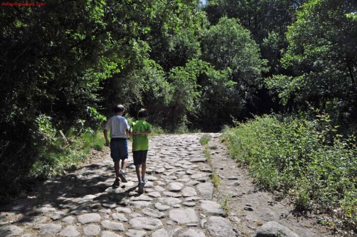 RUTA CIRCULAR DE LA GARGANTA DE LOS INFIERNOS EN EL JERTE CON NIÑOS