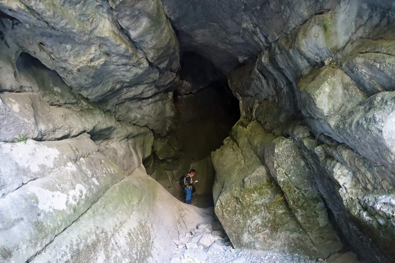 Cueva del Ibón