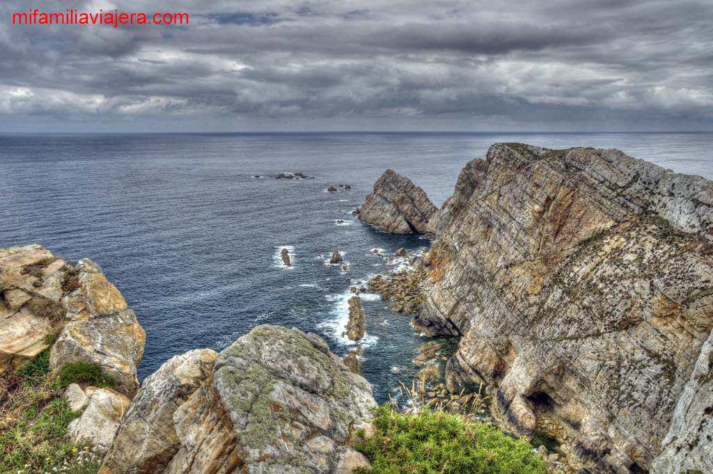 Saliente hacia el mar del Cabo Peñas en Asturias