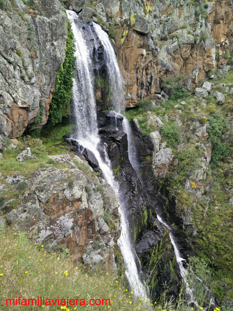 Cascada de la Falla de Agua Alta , Portugal
