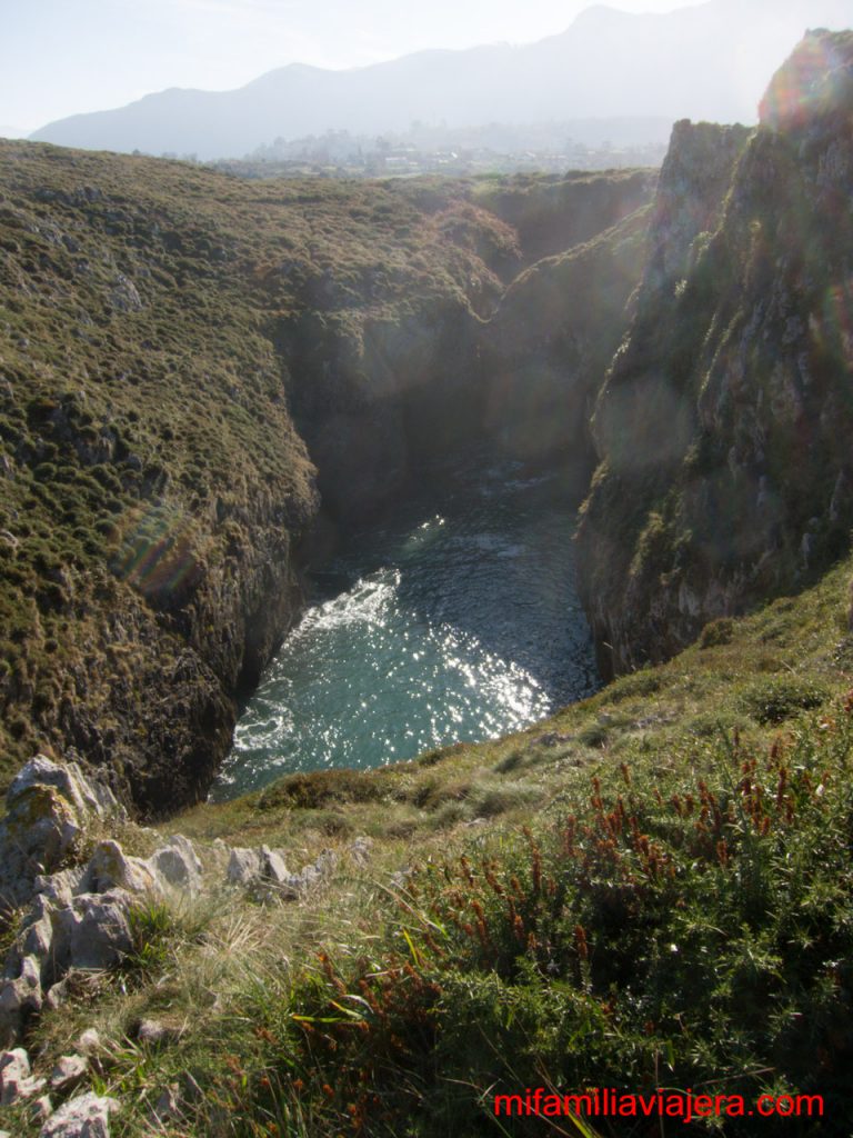Entrante del mar en los Bufones de Pría
