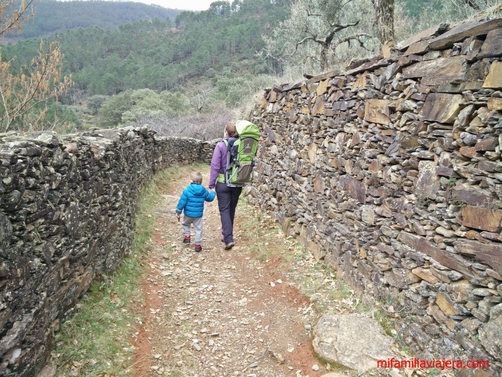 Camino entre las pedanías de Las Erías y Castillo en Las Hurdes