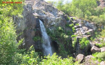 CASCADA DE SOTILLO CON NIÑOS EN SANABRIA Panorámica de la Cascada de Sotillo
