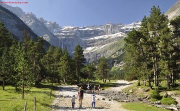 Qué ver y qué hacer en el Valle de Gavarnie-Gèdre Circo de Gavarnie, Gèdre, Parque Nacional de Pirineos, Francia