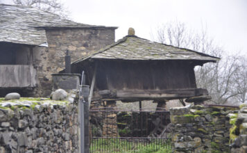 Qué ver y qué hacer en el Valle de Laciana Hórreo de Sosas de Laciana