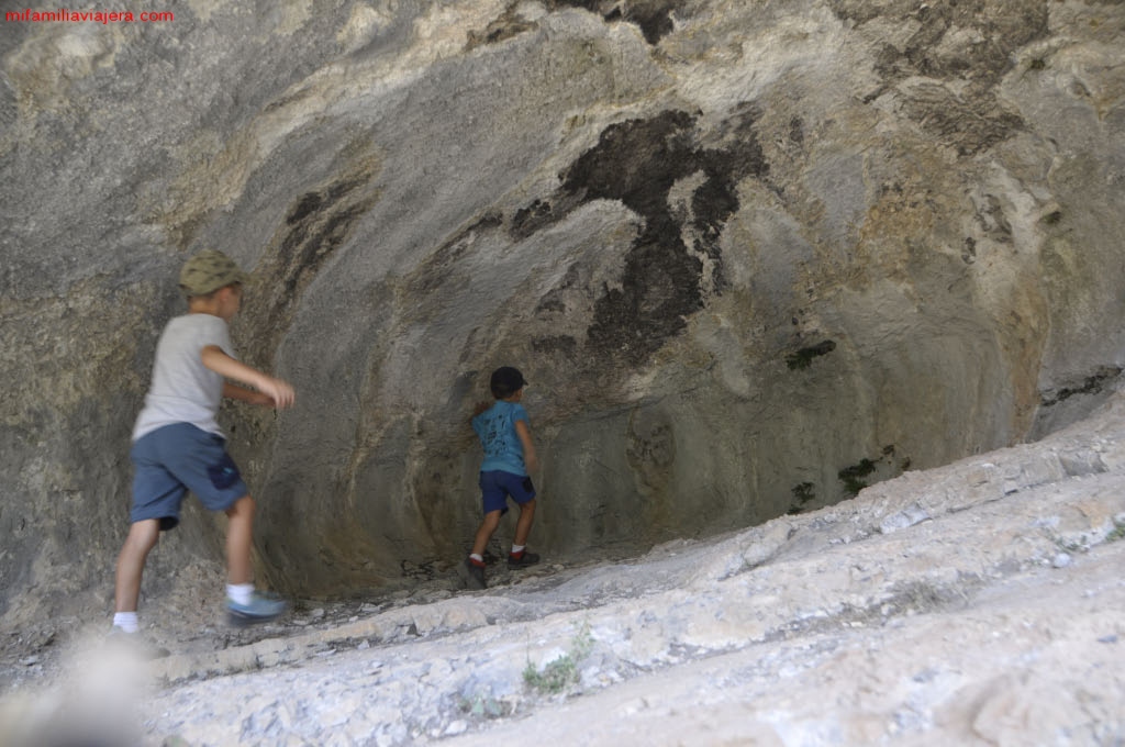 Cueva en el Desfiladero del Río Blanco