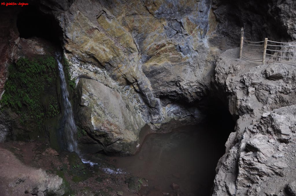 Cascada en el interior de la cueva