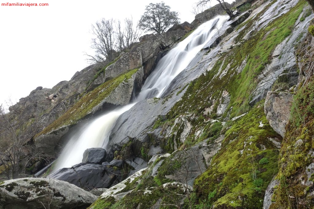 Salto de agua de Villarino de los Aires