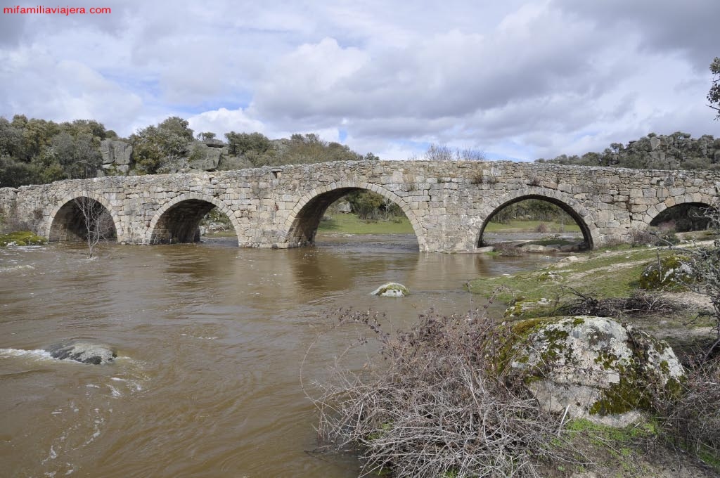 Puente romano sobre la Rivera de Cañedo