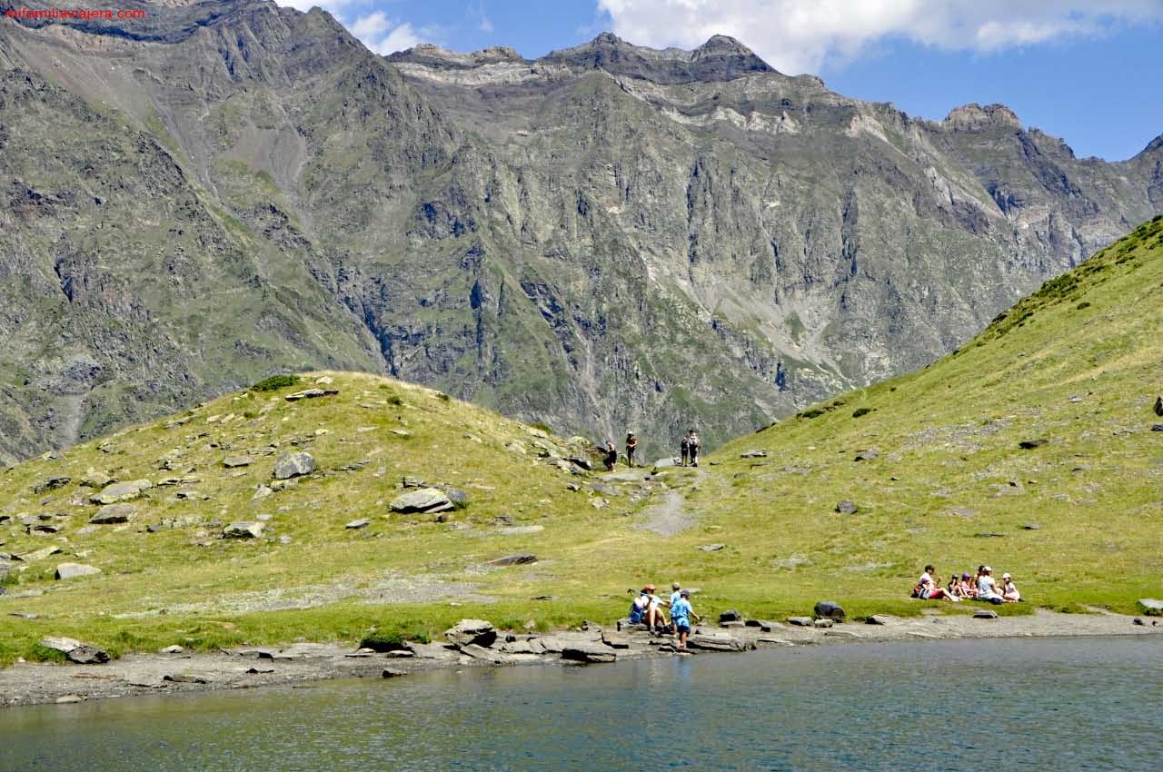 El Lago Badet es un destino ideal para familias con niños
