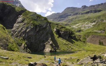RUTA AL LAGO BADET CON NIÑOS DESDE PIAU EMGALY Llegada al Lago Badet