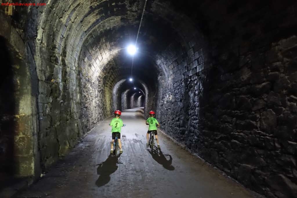 Túnel iluminado del tramo Navalmoral de Béjar - Béjar