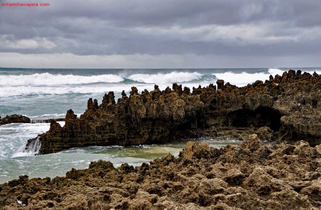 Pináculos rocosos de la playa de Amoreira