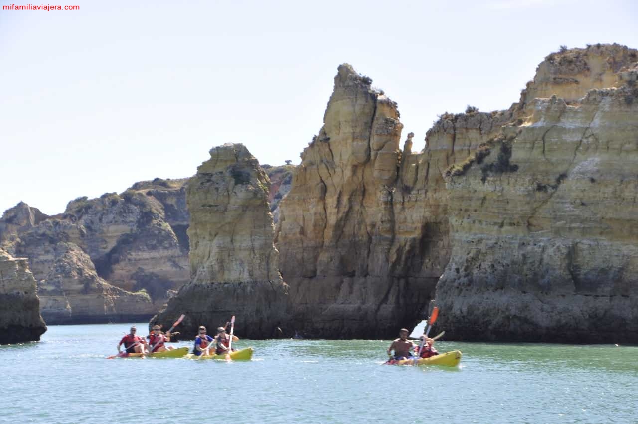 La costa del Algarve se puede recorrer en kayak