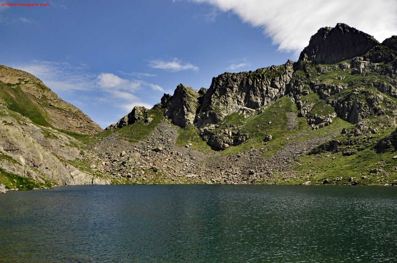 Gorgutes con el Puerto de La Glera de fondo