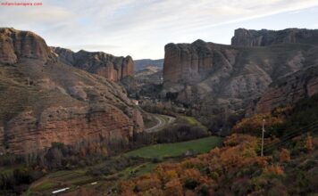 CHORRONES DE PEÑA PUERTA EN VIGUERA CON NIÑOS: La cascada más alta de La Rioja Panorámica desde el Mirador de Peñuco