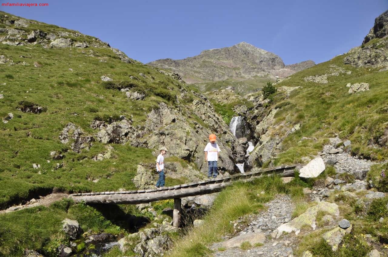 Puente sobre el barranco