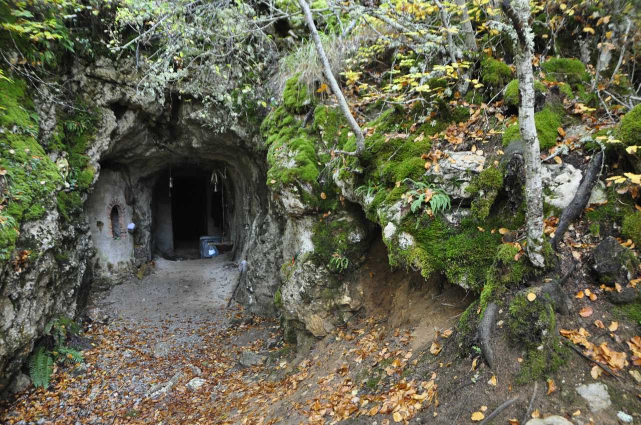 Entrada a la Cueva de la Vieja del Monte