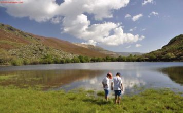 RUTA AL MONUMENTO NATURAL LAGO DE LA BAÑA CON NIÑOS Lago de La Baña
