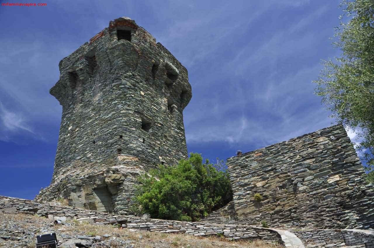 Castillo medieval de Nonza en Córcega