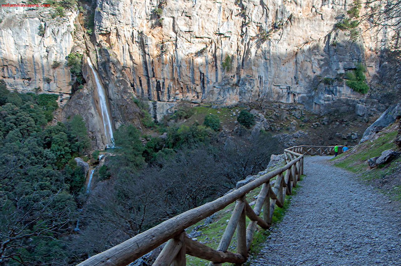 Ruta Cerrada del Utrero y cascada de Linarejos en la Sierra de Cazorla