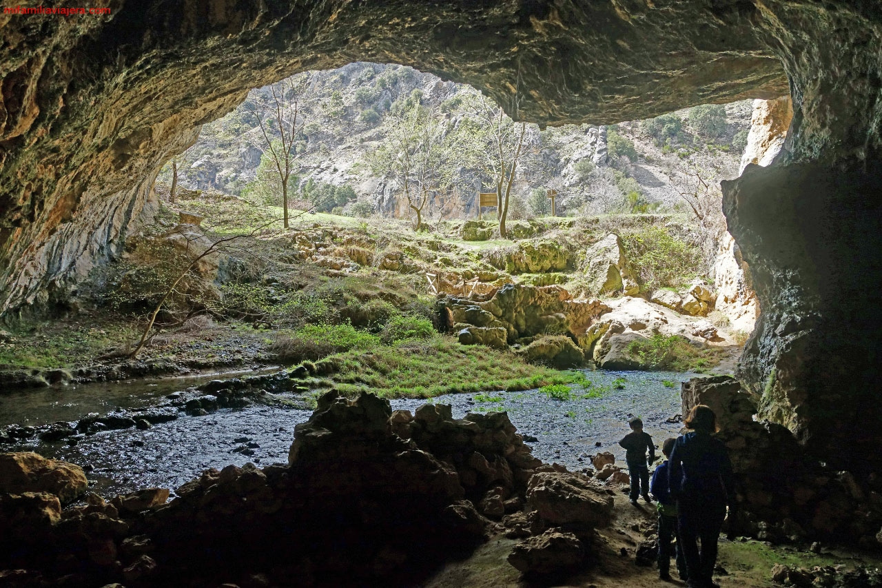 Interior de la Cueva del Agua en la Sierra de Cazorla
