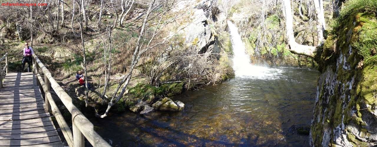 Pasarela sobre el río Porma en la ruta del lago Isoba y la cascada de los Forfogones