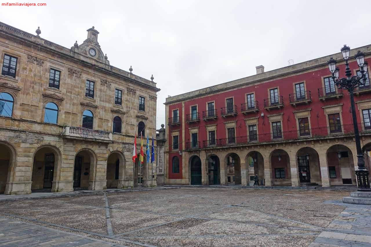 Ayuntamiento y Plaza Mayor de Gijón