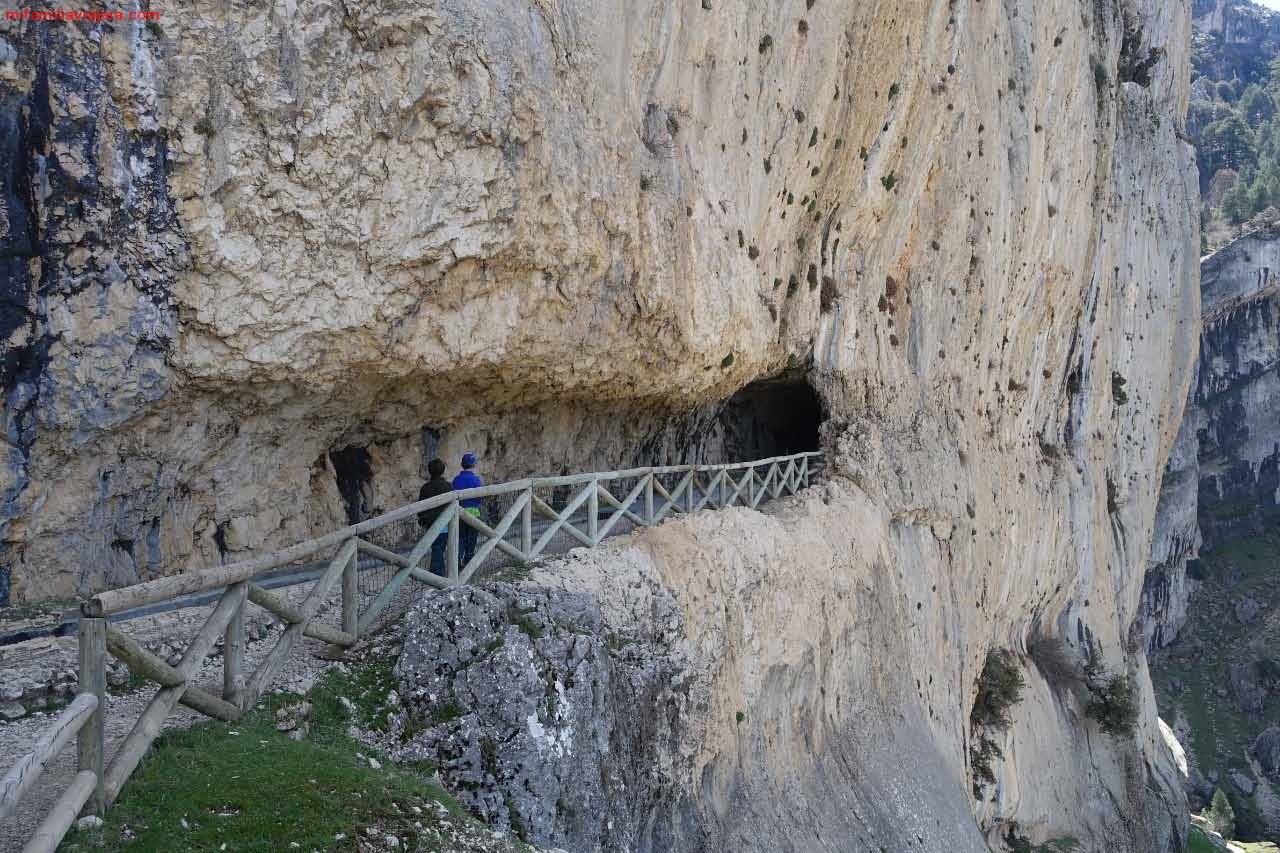 Los túneles atraviesan la montaña