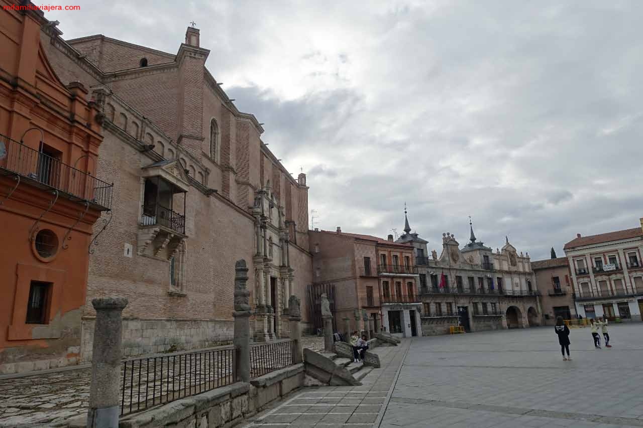 Palacio Real Testamentario de Isabel la Católica, Ayuntamiento y Colegiata de San Antolín