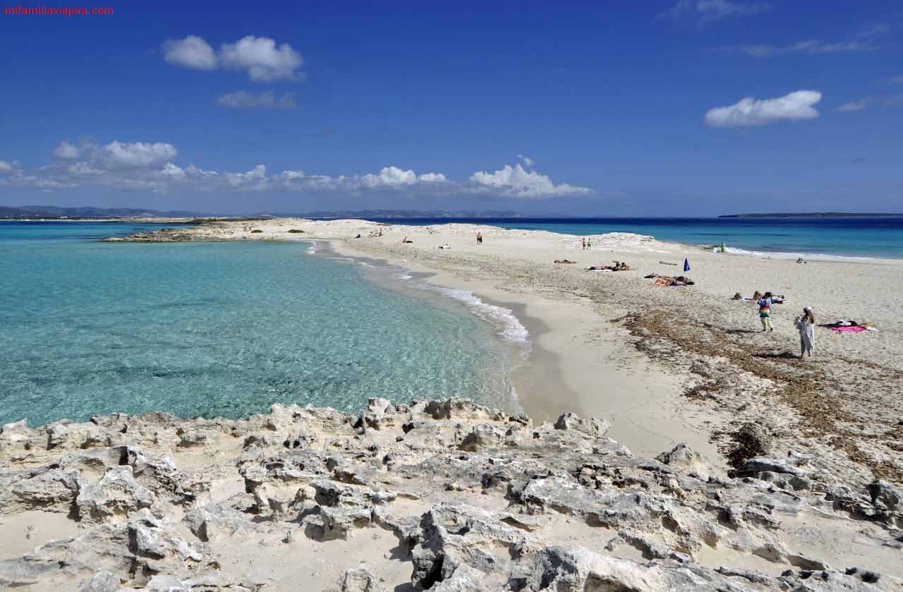 Es Pas donde confluyen las playas de Illetes y Levante con la Isla de S’Espalmador