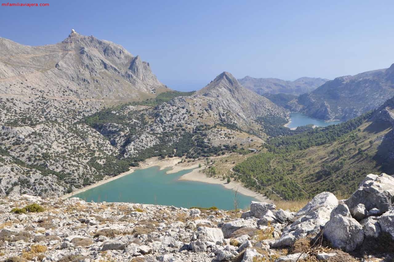 Panorámica de la ruta de los Tres Miles desde el embalse de Cuber, una de las más importantes de Mallorca