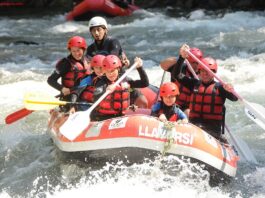 Rafting en el río Noguera Pallaresa en el Pirineo leridano