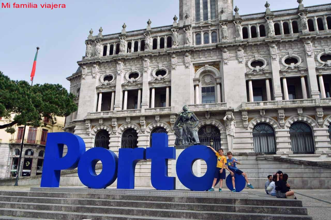 Ayuntamiento y letras de Oporto