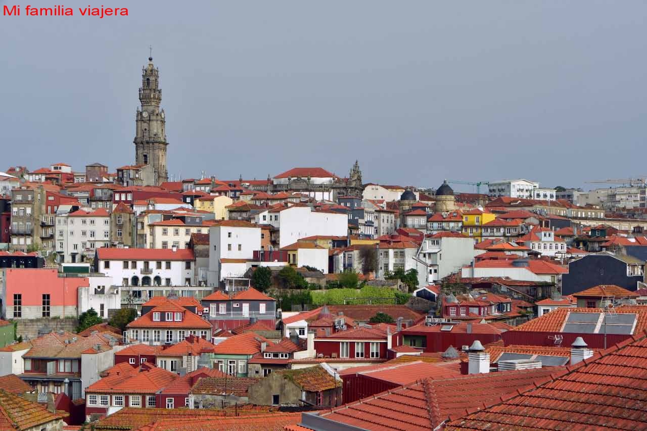 Tejados de Oporto y Torre de los Clérigos