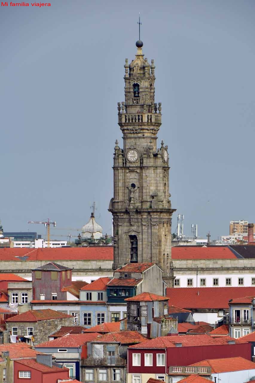 Vista de la Torre de los Clérigos desde el Barrio do Barredo