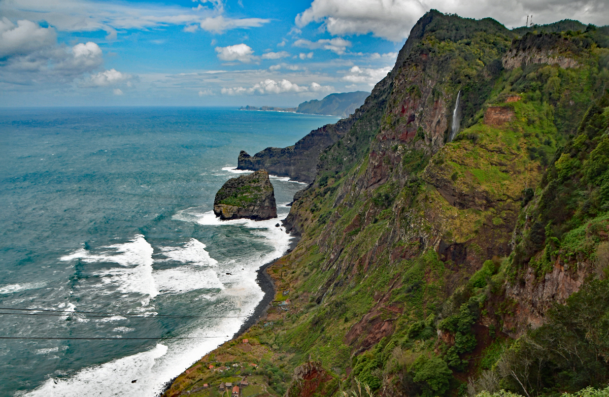 Litora costero de Madeira desde el Teleférico Rocha do Navio