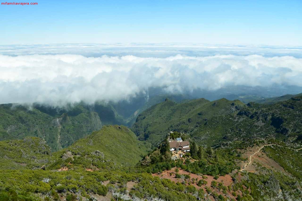 Vistas de Casa de Abrigo desde el sendero de ascenso al pico Ruivo