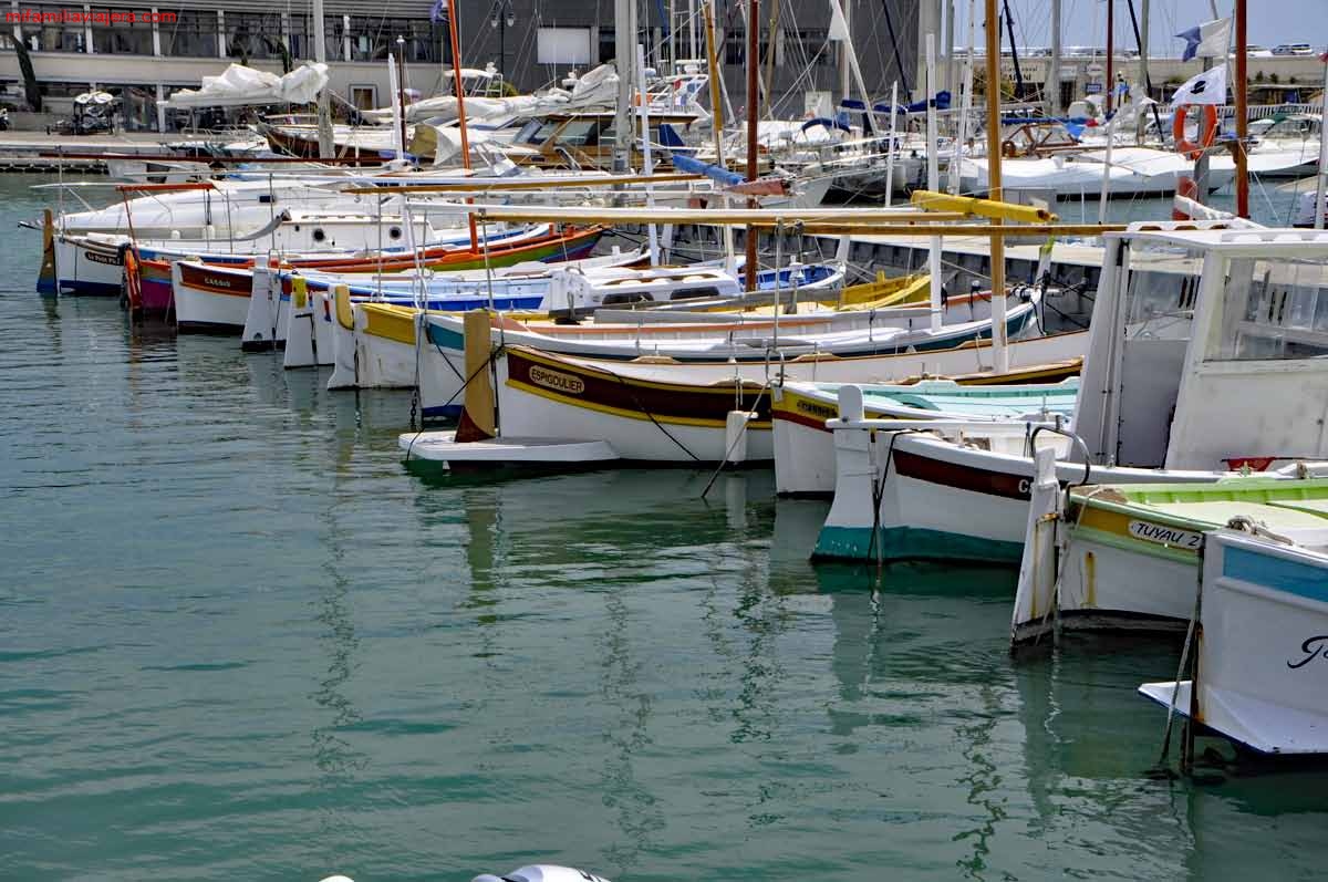 Barcas de colores en el Puerto de Cassis