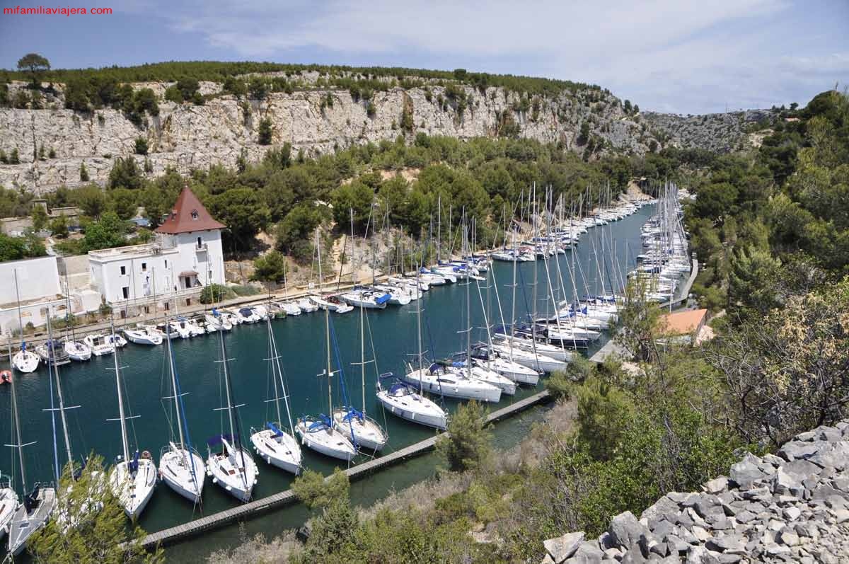 La ruta de la Calanque de Port Miou bordea la península de Bestouan