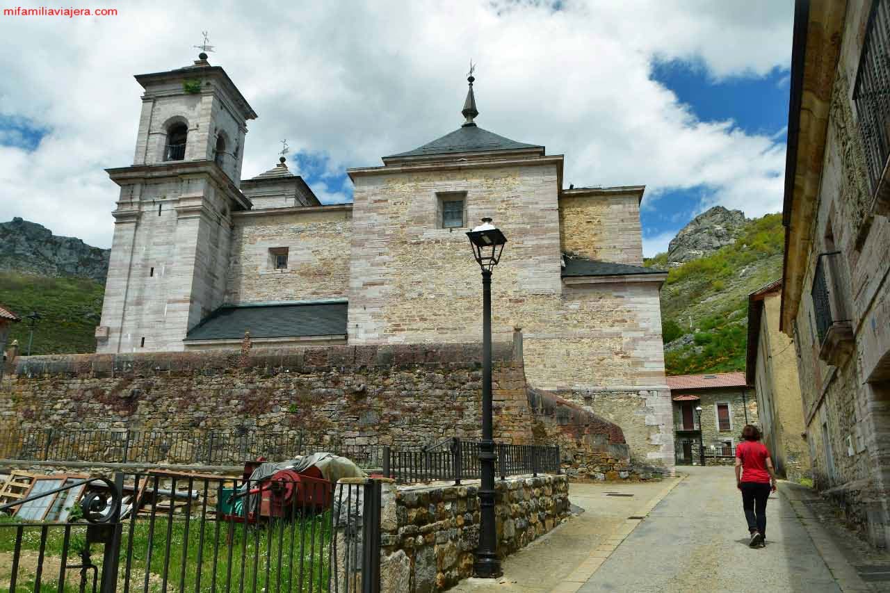 Vista trasera de la iglesia "Catedral de la Montaña"