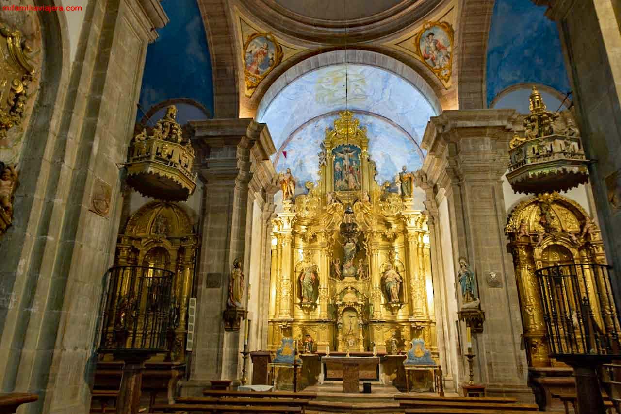 Interior de la iglesia "Catedral de la Montaña"