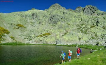RUTA LAGUNA DE LOS CABALLEROS Y LA COVACHA EN GREDOS Llegada a la Laguna de los Caballeros, en Gredos