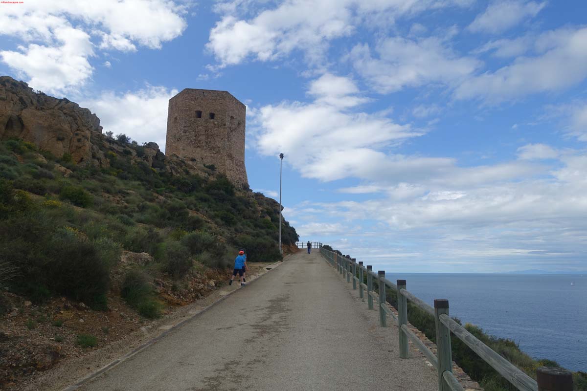 Sendero accesible a la Torre de Santa Elena