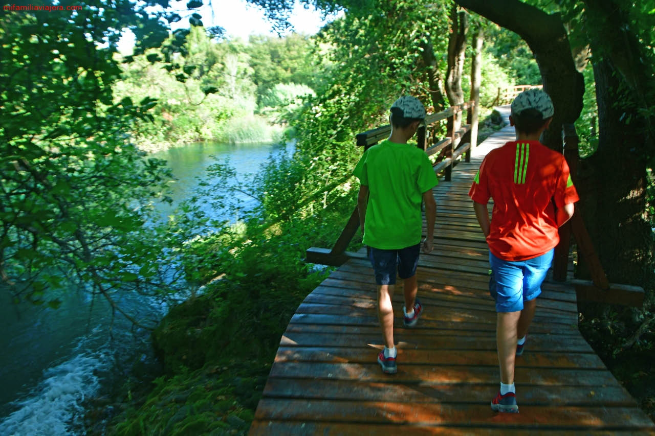 Recorrido circular por pasarelas de Skradinski Buk