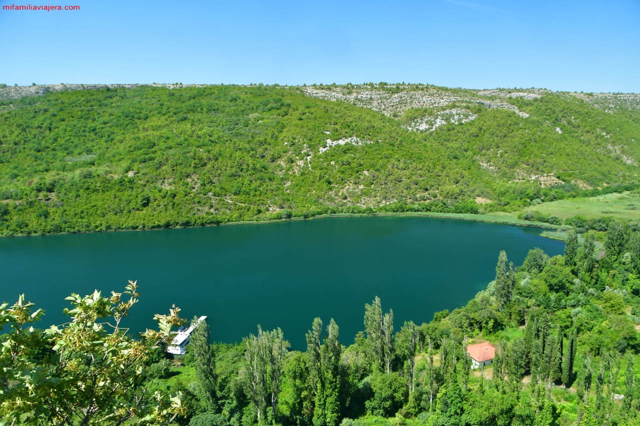 Lago de Visolac en el Parque Nacional de Krka