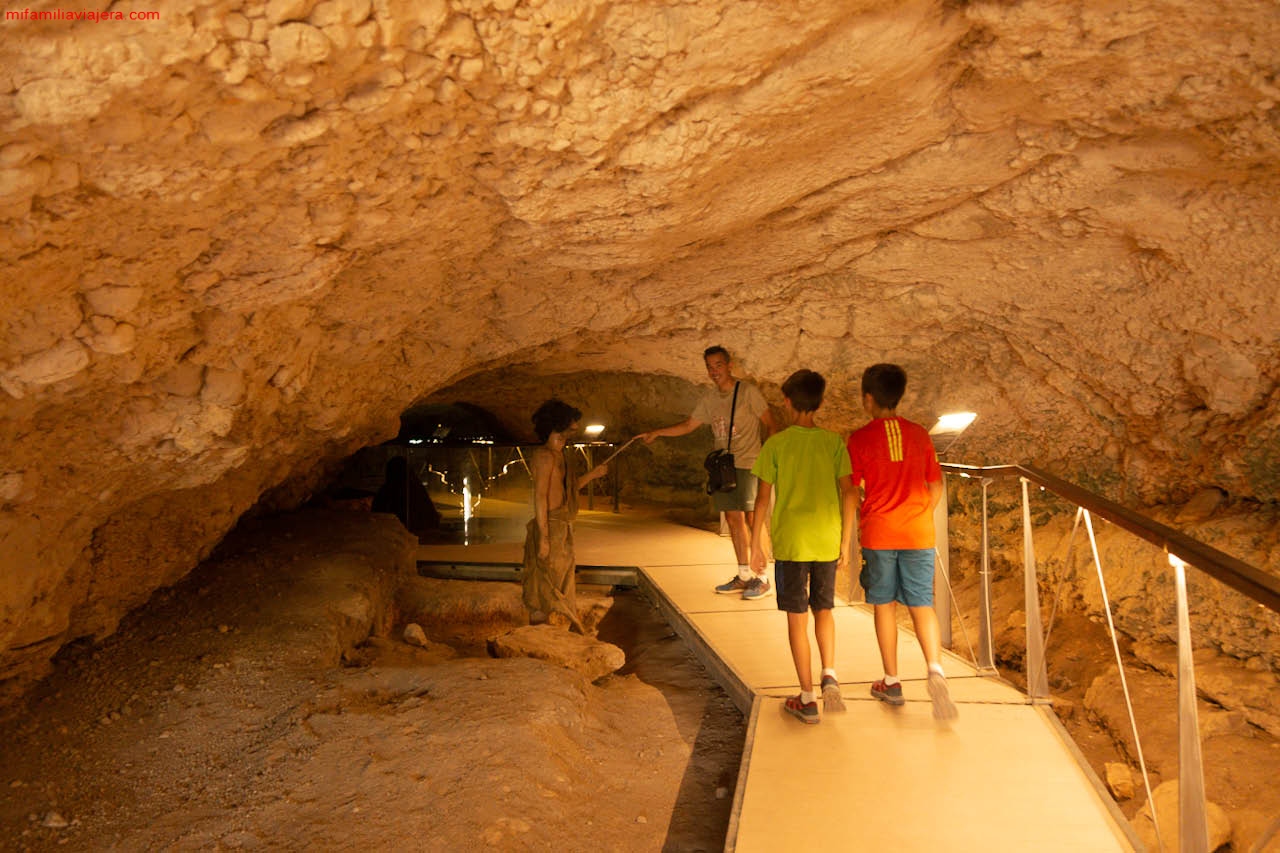 Interior de la cueva de Oziđana pećina