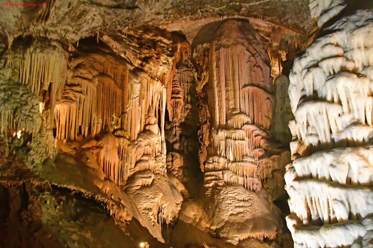 Formaciones de la Cueva de Postojna