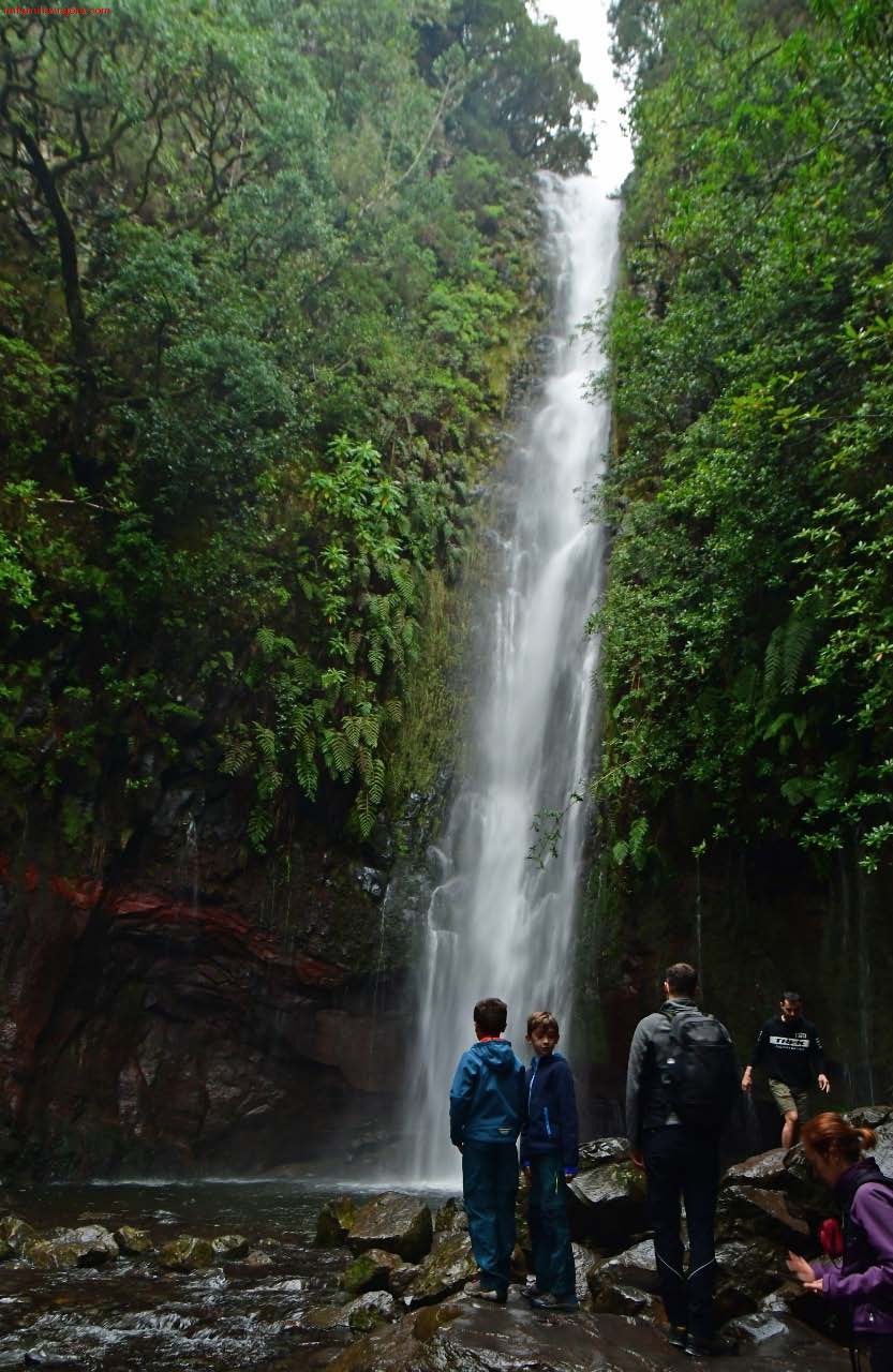 Base de la cascada de las 25 Fontes