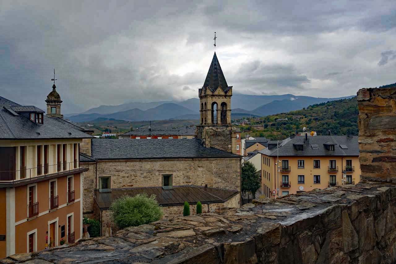 Iglesia de San Andrés desde el Castillo Templario